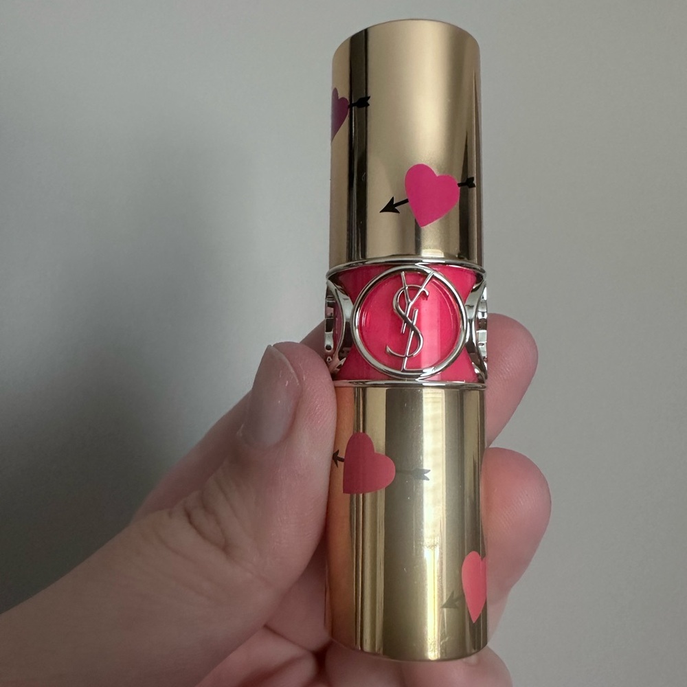 YSL Gold Pink Heart Lipstick ROUGE
VOLUPTÉ SHINE OIL-IN-STICK Rose Saint Germain